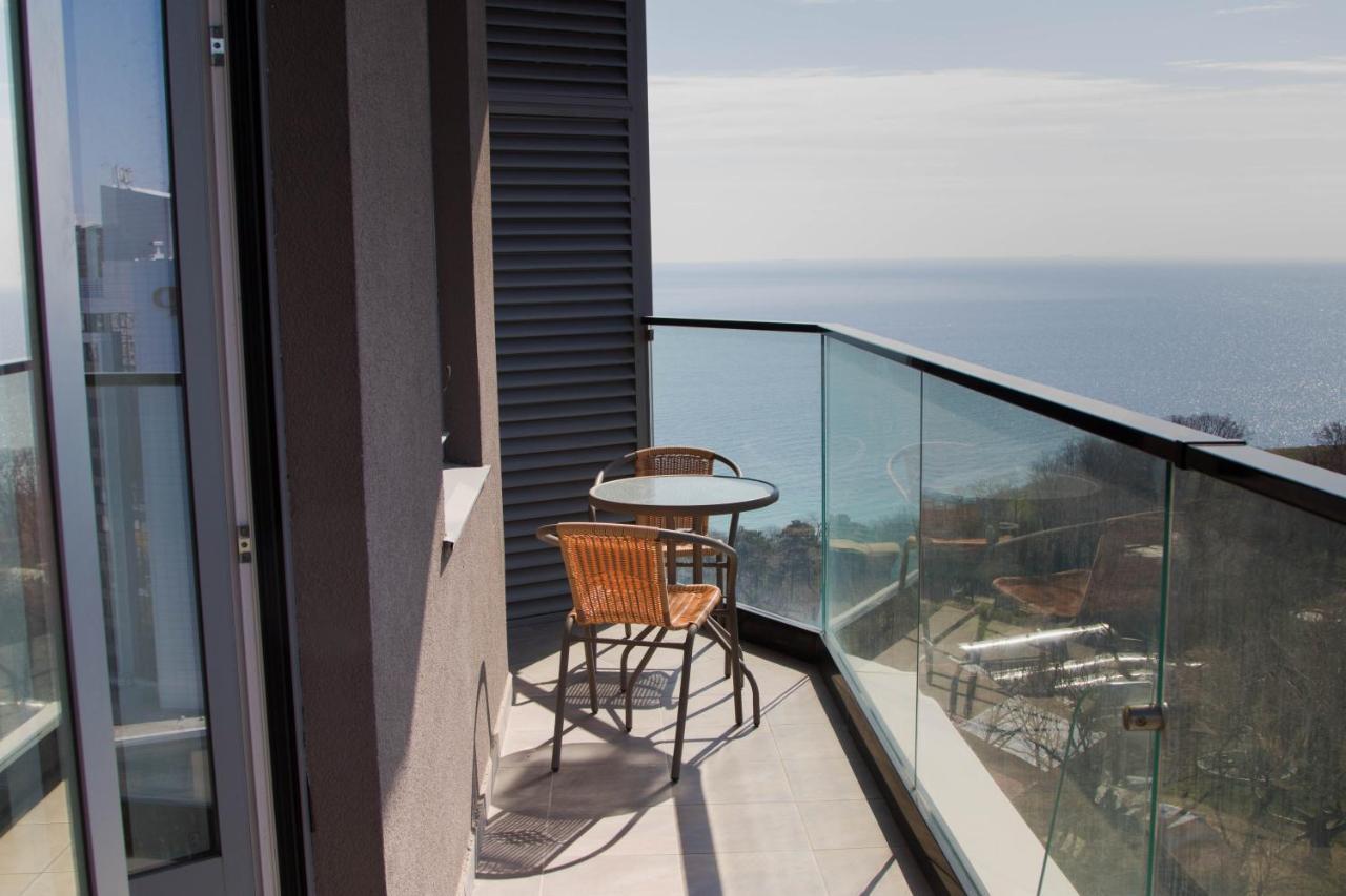 Apart Hotel Greenwood Near Sea Odessa Esterno foto