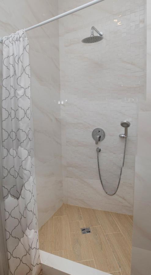 Apart Hotel Greenwood Near Sea Odessa Esterno foto