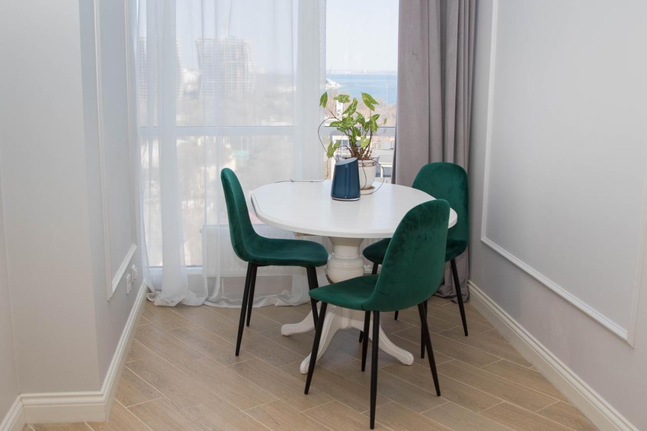 Apart Hotel Greenwood Near Sea Odessa Esterno foto