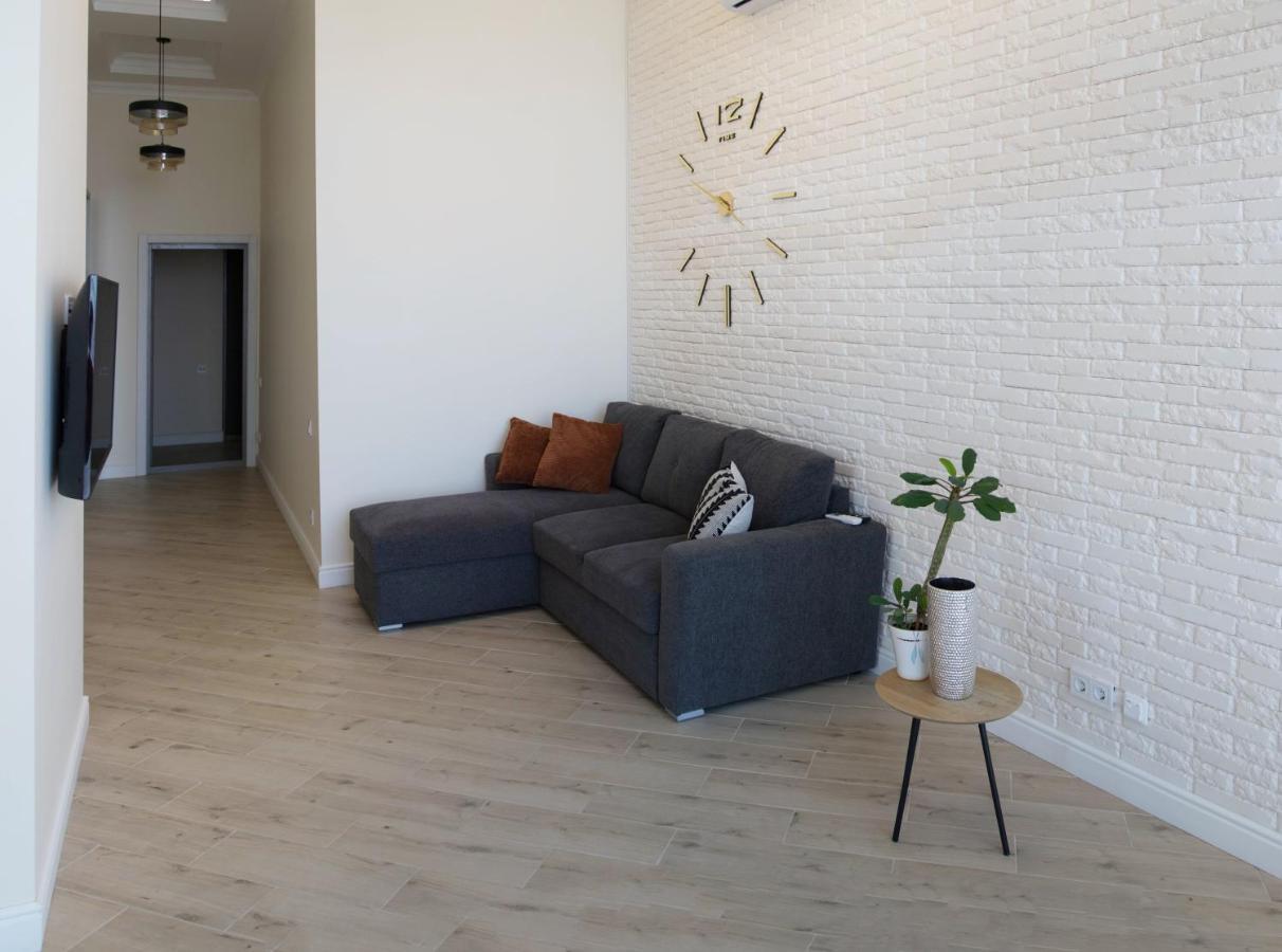 Apart Hotel Greenwood Near Sea Odessa Esterno foto