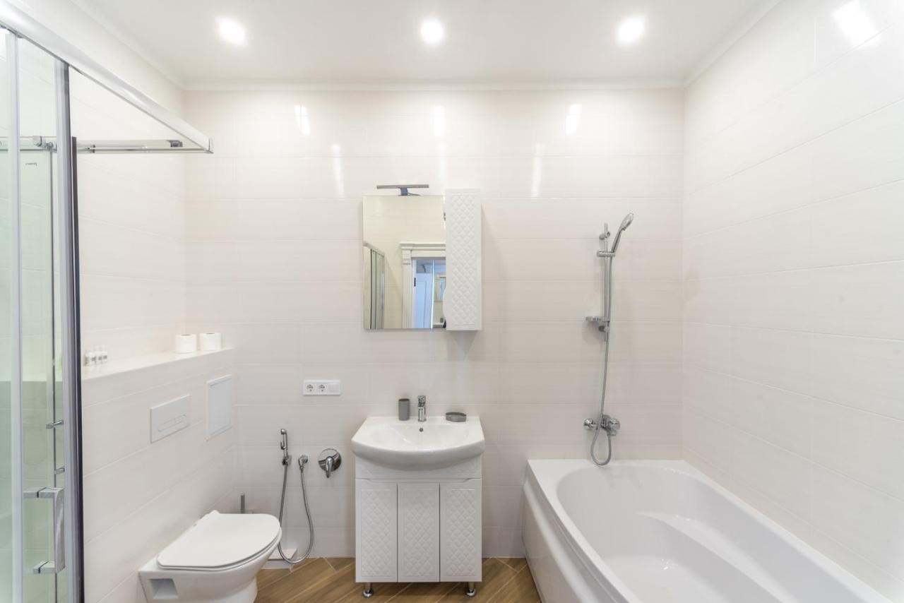 Apart Hotel Greenwood Near Sea Odessa Esterno foto